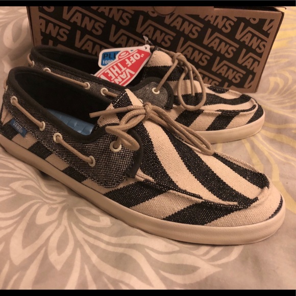 🚫SOLD🚫 Vans Chauffette Striped Canvas Boat Shoes - Picture 2 of 6
